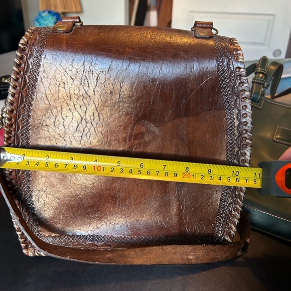 100% Handmade Floral carved Leather Bag - Picture 11 of 12